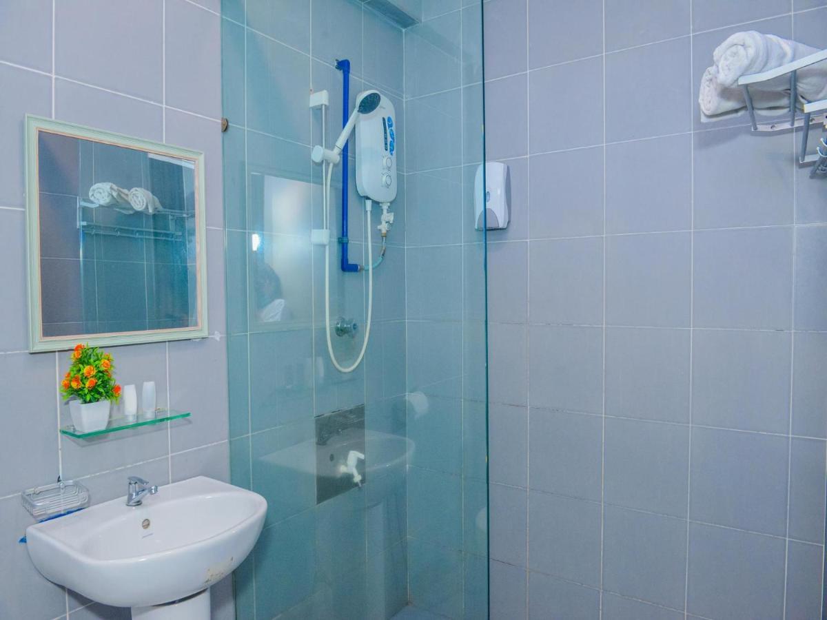 Treeline Urban Inn Кота-Кинабалу Экстерьер фото